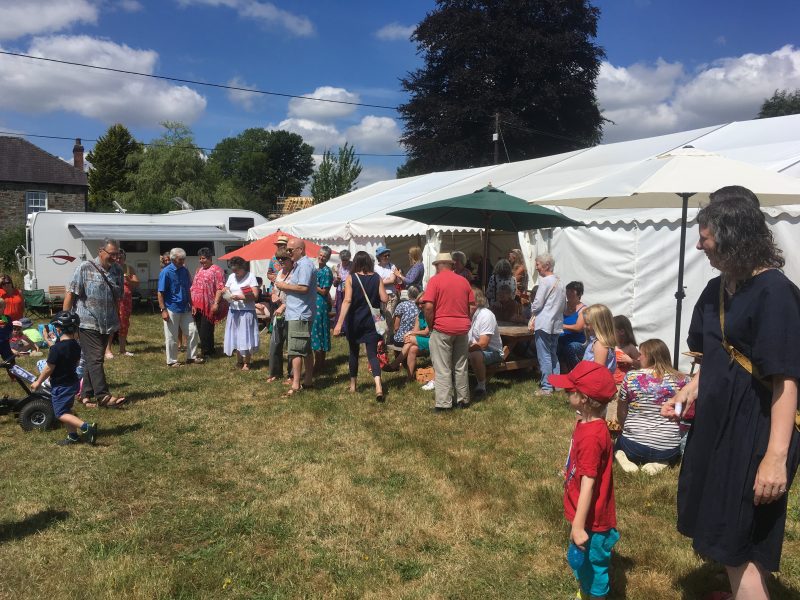 Llansadwrn Big Lunch 2018 gathering the crowds